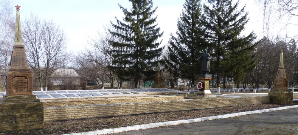 Мемориальный комплекс в селе Куцеволовка